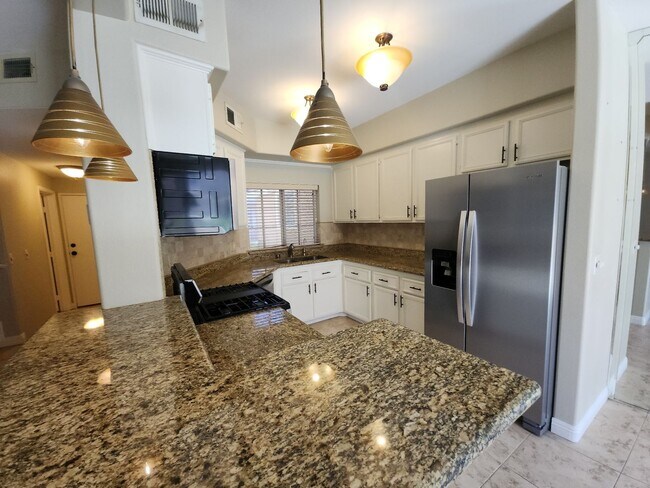 Building Photo - Immaculate Two Story Townhouse style Condo in Summerlin.