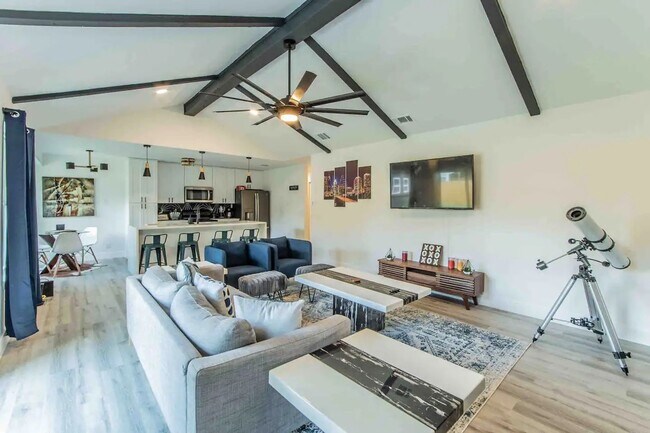 Building Photo - Experience Elevated Living in North Austin – Fully Furnished & Move-In Ready