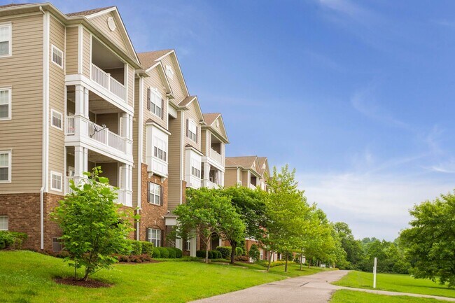 Building Photo - Beautiful Lenox Creekside Condo in Antioch