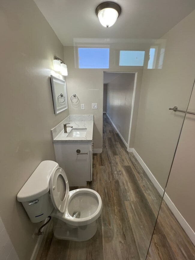 Building Photo - 2 Bedroom, 2 Bathroom Home