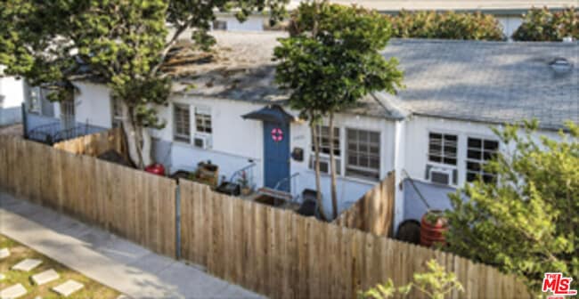 Building Photo - 10426 Woodbine St