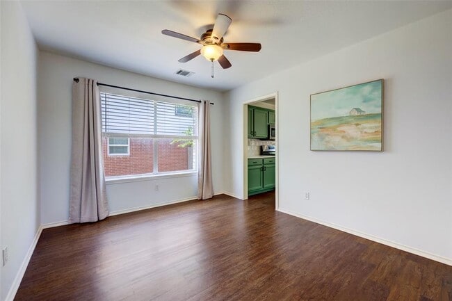 Building Photo - 1816 W Pflugerville Pkwy