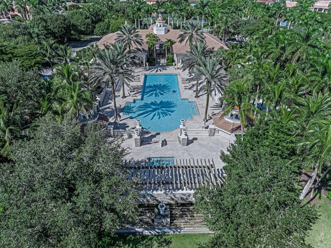 Building Photo - 10513 Versailles Blvd