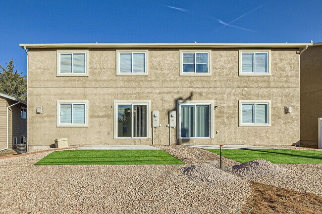 Building Photo - 3 bedroom - Date St