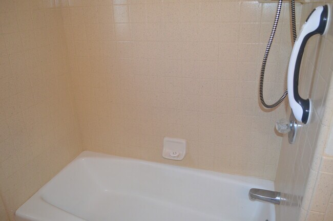 Building Photo - 15290 Sunset Dr