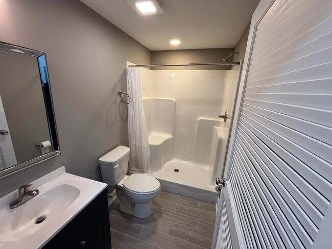 Building Photo - 402 Gunn St