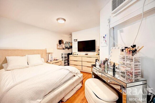 Building Photo - 1 bedroom in NEW YORK NY 10014