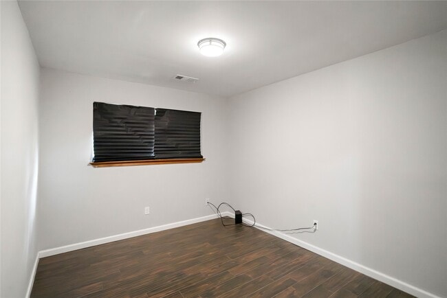 Building Photo - 11215 Birchwood
