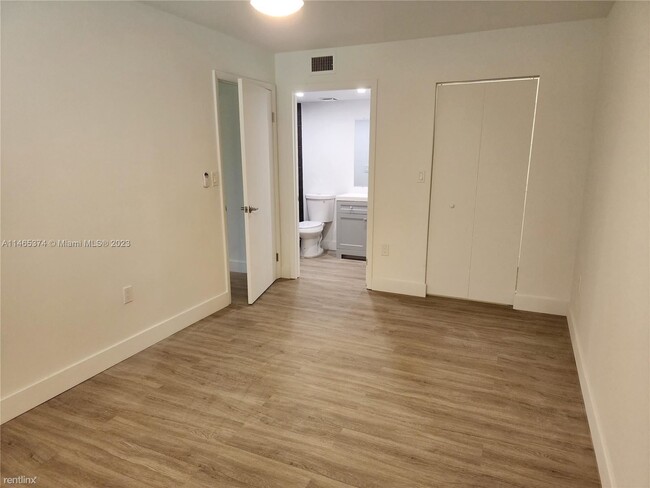 Building Photo - 2 br, 2 bath Condo - 20741 NE 4th Ct Apt 106