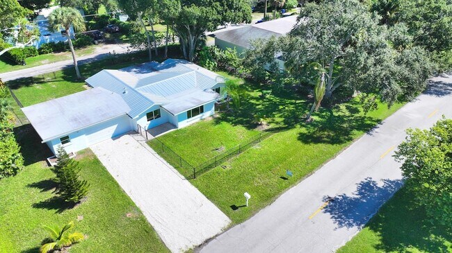 Building Photo - 768 22nd Pl