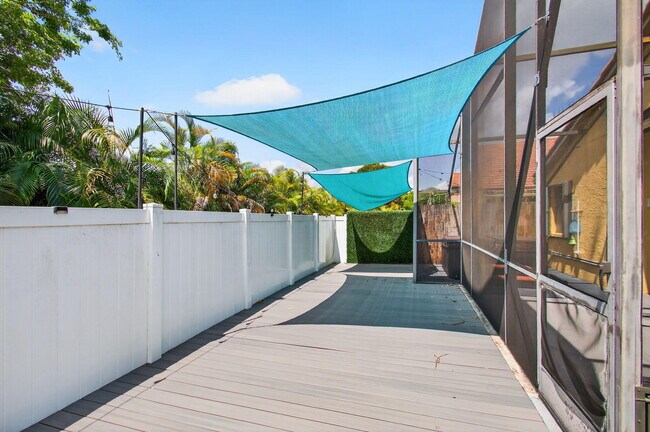 Building Photo - 10332 Islander Dr