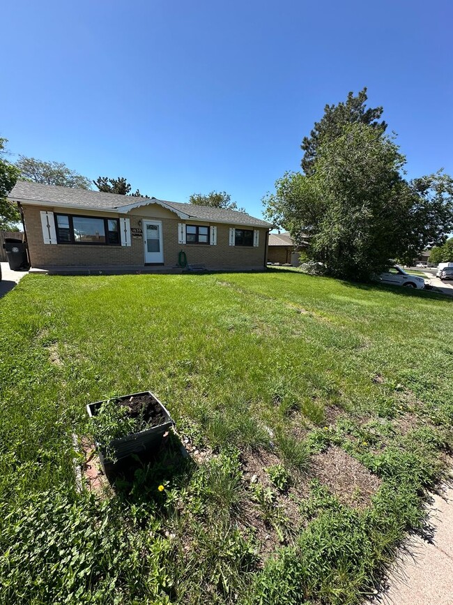 Primary Photo - 3 BEDROOM, PLUS 2 BONUS ROOMS, 3 BATHROOM ...