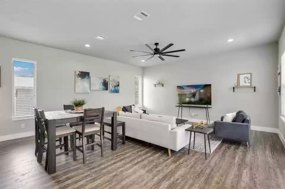 Building Photo - 4911 Alton Ave