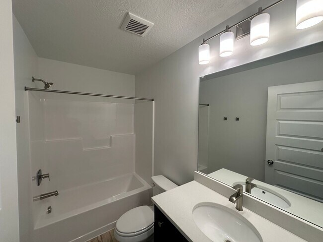 Building Photo - 5280 Acacia Dr