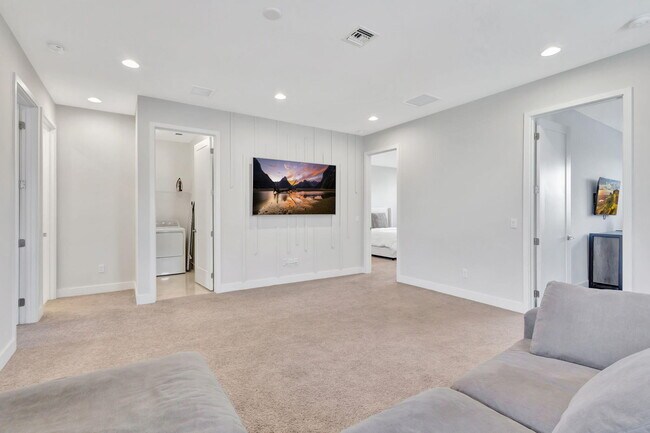 Building Photo - 16608 Cove Rd