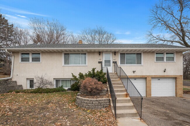 Building Photo - 248 Ruth St N