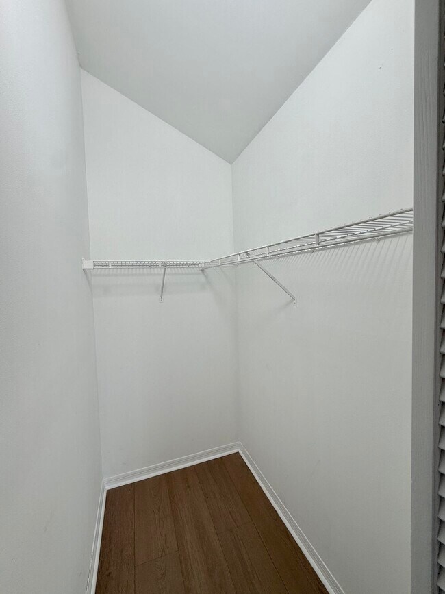 Building Photo - 21440 Millbrook Ct