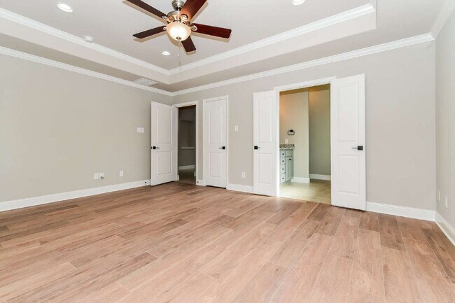 Building Photo - 309 Peachtree Ln