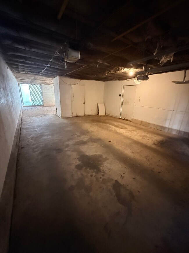 Building Photo - 1319 Airport Dr