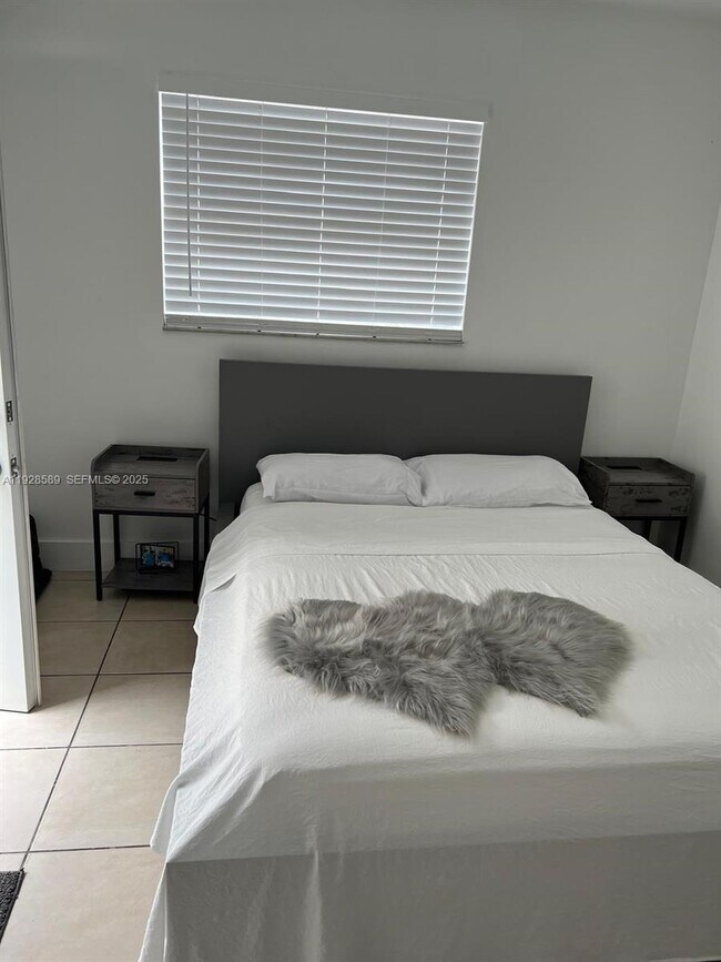 Building Photo - 120 NW 10th Ave