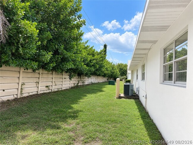 Building Photo - 2103 SE Edler Dr