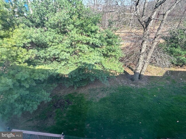 Building Photo - 445 Fort Hill Cir