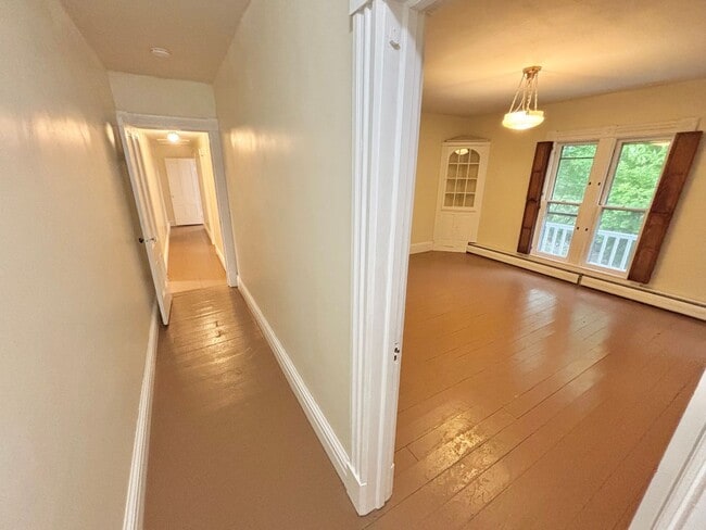 Building Photo - HUGE 6bd / 3ba House | Penfield Schools | 2nd floor Laundry hooks | Master Suite