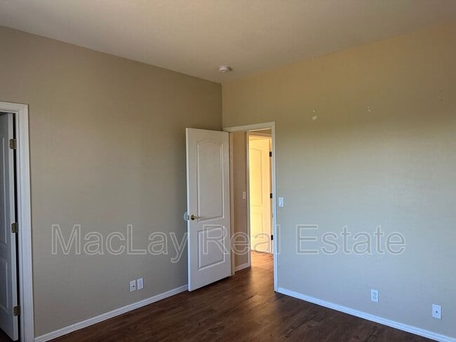 Building Photo - 2441 E Binner Dr