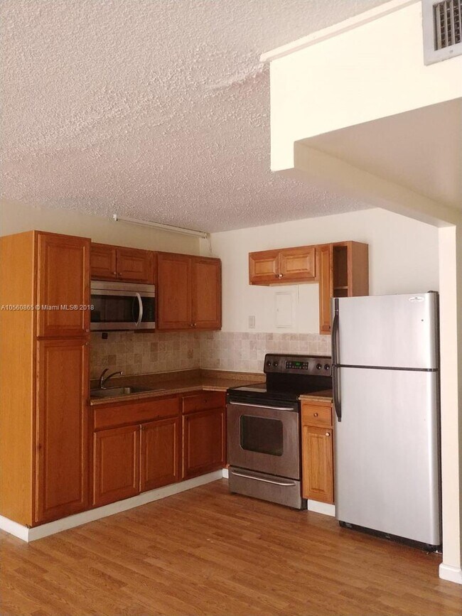 Primary Photo - 16710 NE 9th Ave