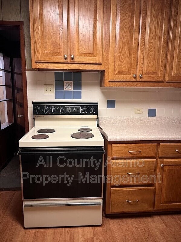 Building Photo - 301 Aero Ave