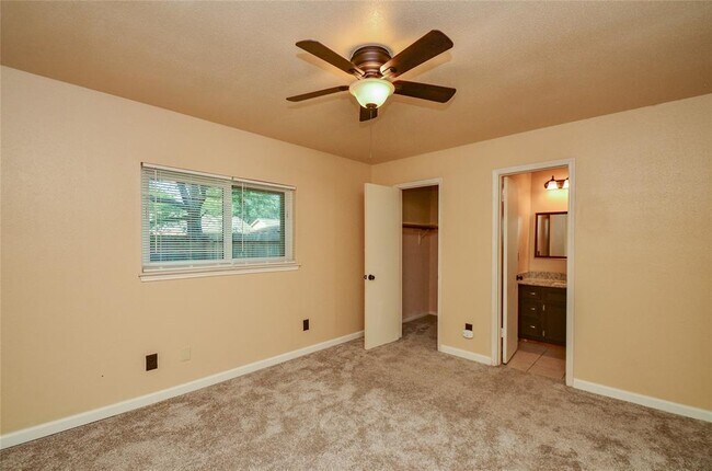 Building Photo - 7851 Battlepine Dr