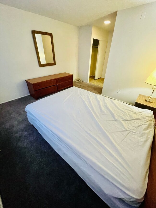 Building Photo - Studio Apartment on Las Vegas Strip - Close to all of the Excitement & More!!