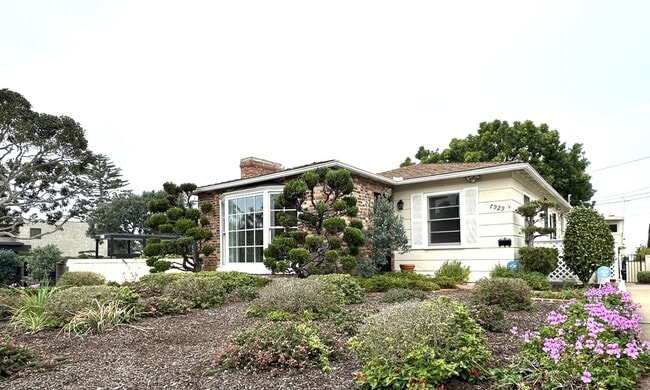 Building Photo - La Jolla - 2 BR / 1 BA Cottage at the Cove...