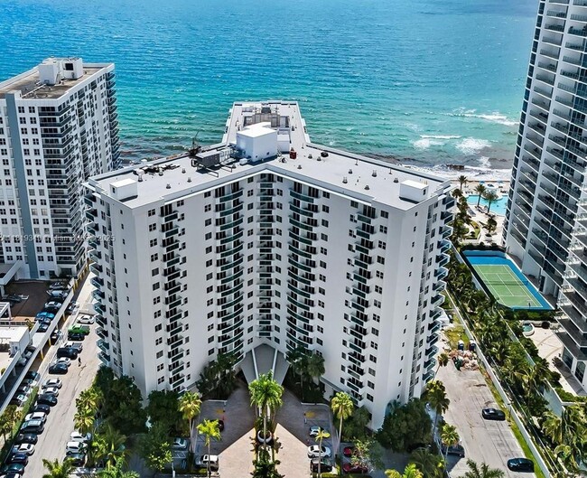 Building Photo - 3001 S Ocean Dr