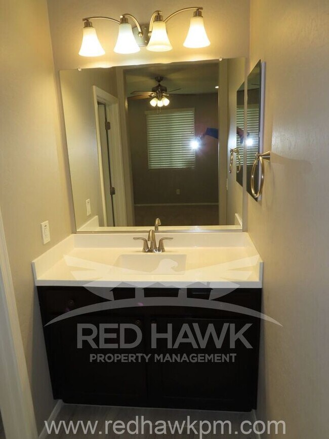 Building Photo - Charming Two Bedroom, Two Bathroom Mesa Re...