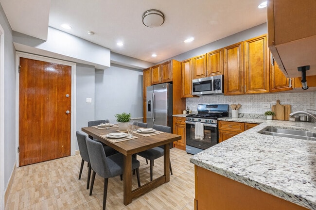 Building Photo - 2242 N Western Ave