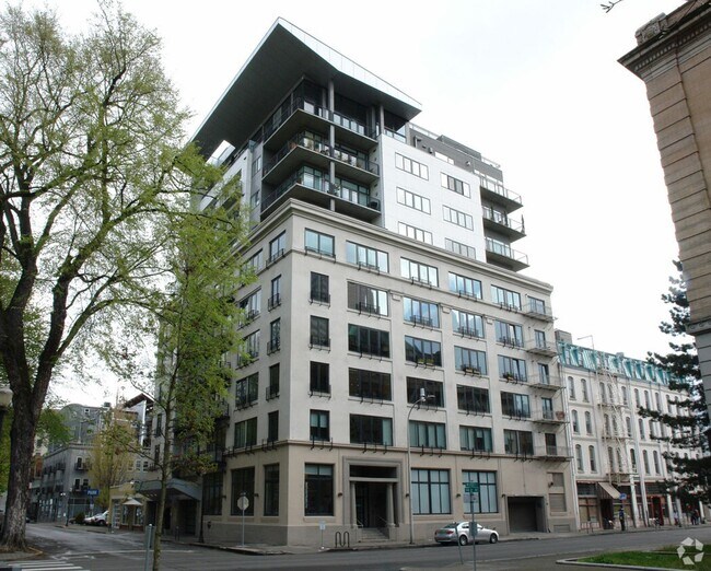 Building Photo - North Block Condo Available- Fully Remodeled Studio !