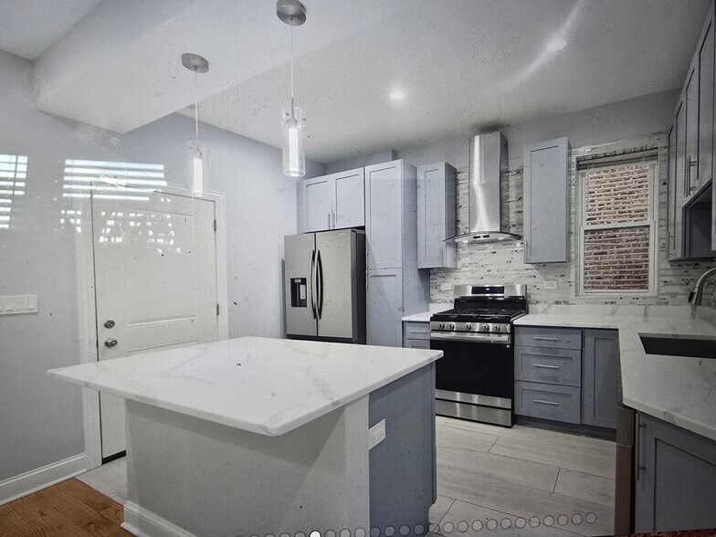 Building Photo - 4524 N Central Park Ave