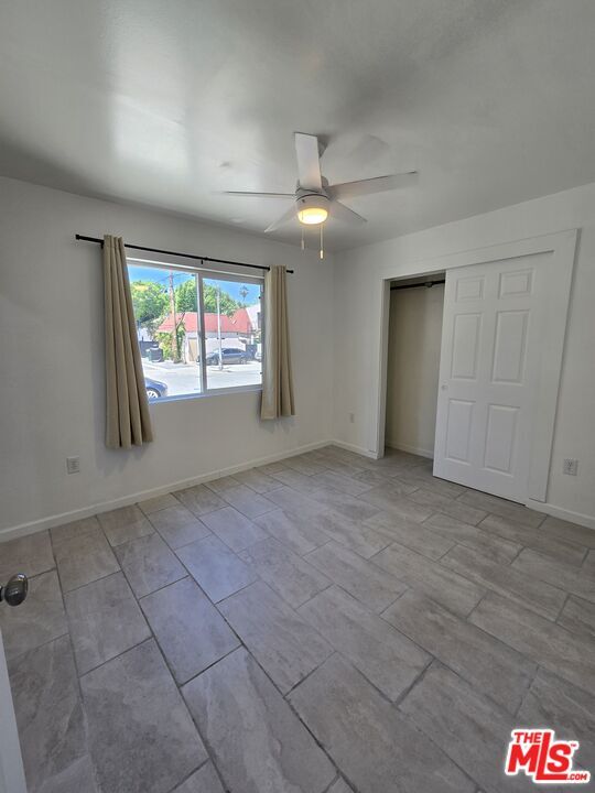 Building Photo - 300 S La Peer Dr