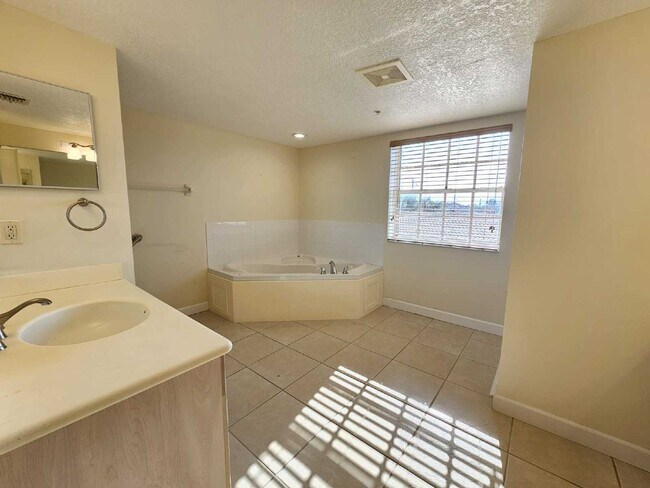 Building Photo - Seaside Serenity Awaits: Spacious 3-Bedroo...