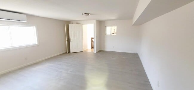 Building Photo - 390 Park Ln