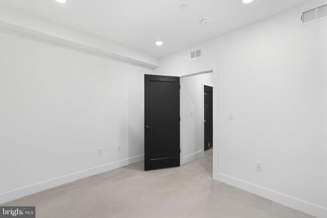 Building Photo - 2713 W Montgomery Ave