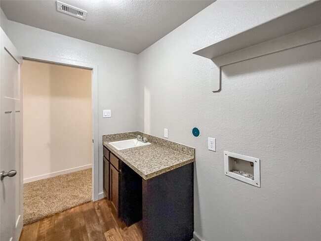 Building Photo - 10535 Mills Rd