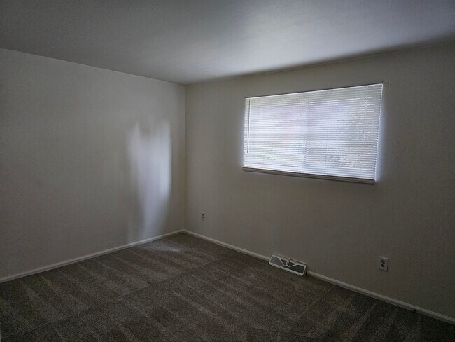 Building Photo - 1162 Cree Dr