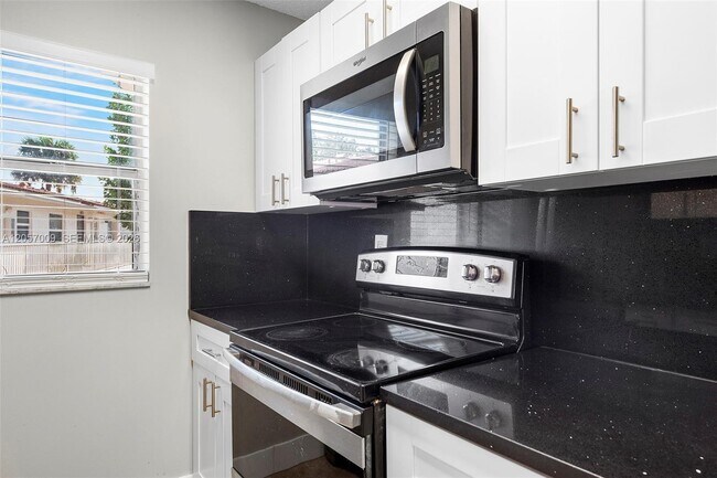 Building Photo - 3242 Coral Ridge Dr
