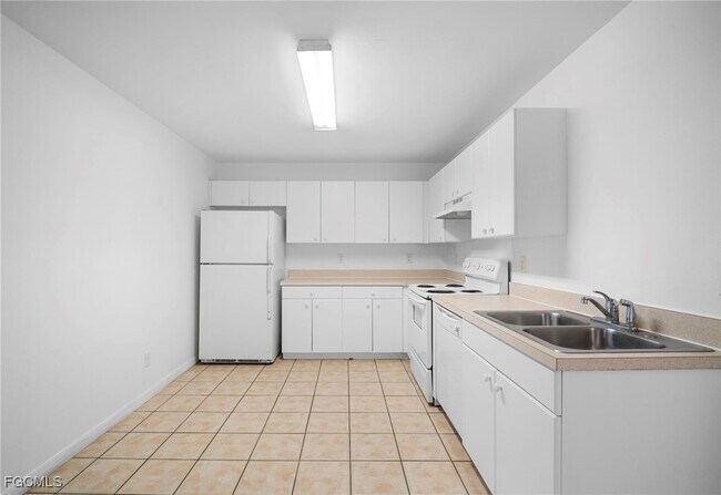 Building Photo - 4646 15th St SW