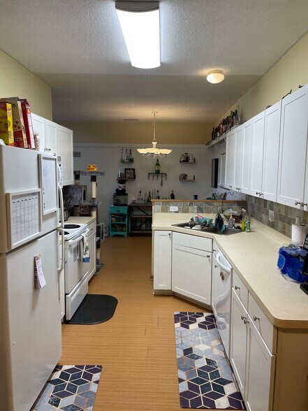 Building Photo - 1725 Countryside Dr