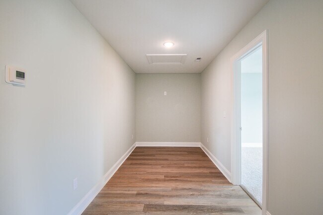 Building Photo - New END UNIT Townhome with Pond View and D...