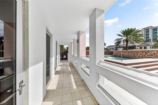 Building Photo - 455 E Palmetto Park Rd