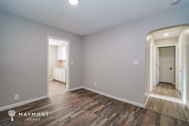 Building Photo - 4 Bedroom Home with Comfortable Layout